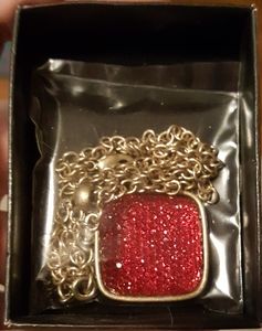AVON NIB Red acrylic square pendant goldtone necklace